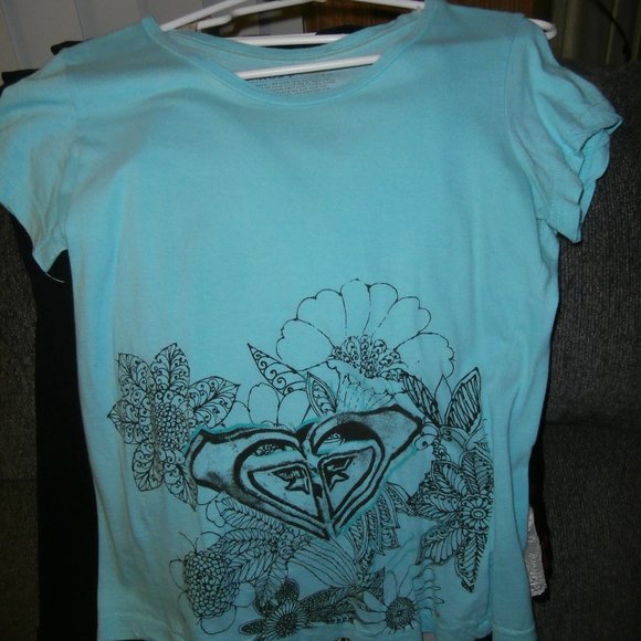 T-Shirt - Picture 2 of 3